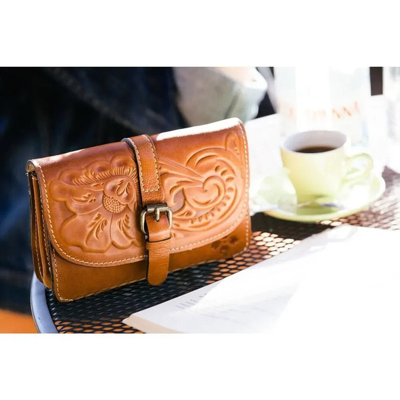 PATRICIA NASH Torri Tan Leather Heritage Collection Crossbody Bag Organizer - Picture 1 of 6